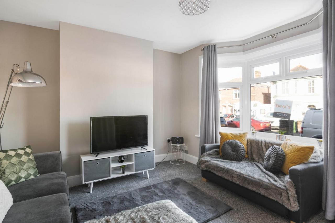 Spacious 3 Bed House, Netflix, Garden, Parking Саутгемптон Экстерьер фото