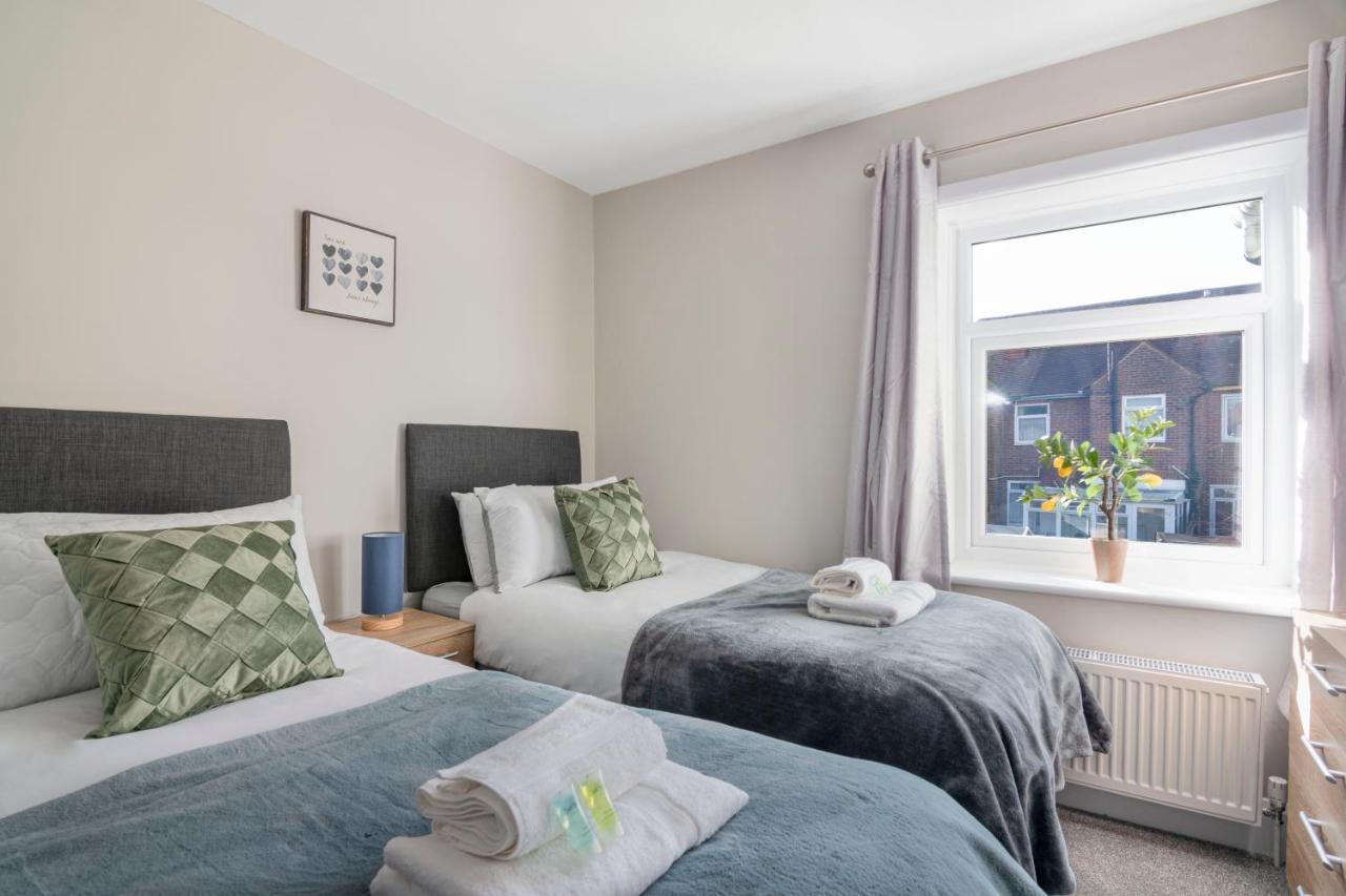 Spacious 3 Bed House, Netflix, Garden, Parking Саутгемптон Экстерьер фото