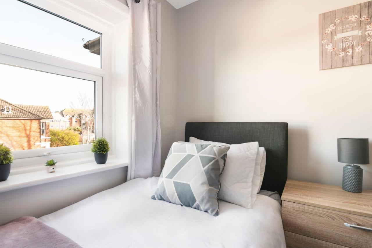 Spacious 3 Bed House, Netflix, Garden, Parking Саутгемптон Экстерьер фото